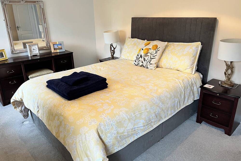 Beautiful, modern, pet friendly Grade 2 listed cottage 3 miles from Filey. in North Yorkshire