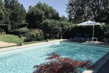 Gîte pour 10 personnes, avec jardin et terrasse à Saint-Séverin