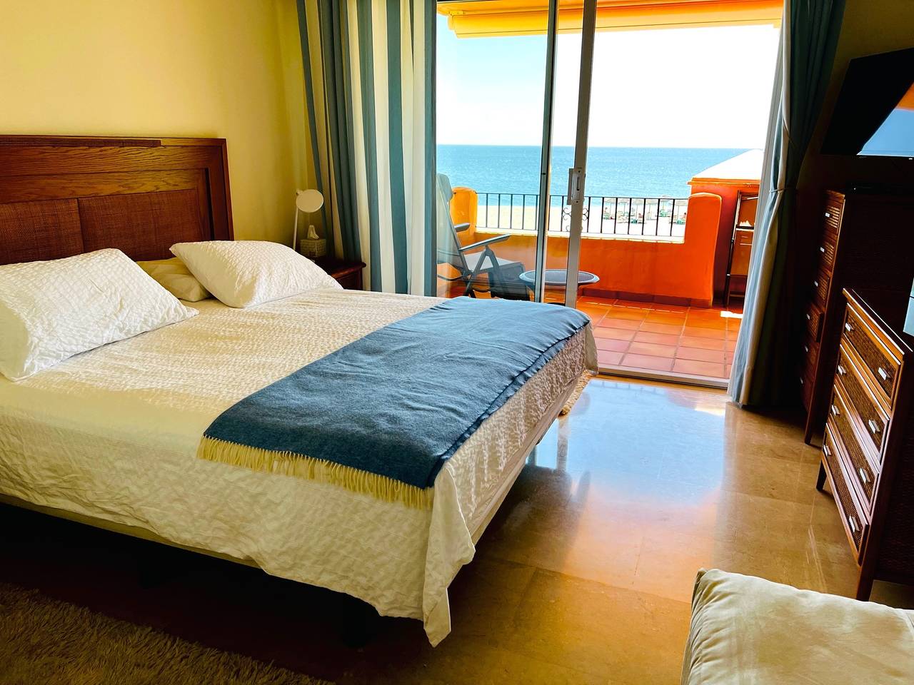 Entire apartment, Los Granados 212 in Playa de la Duquesa, Manilva