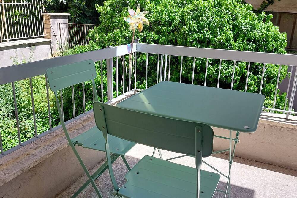 Entire apartment, Delightful apartment in the city center, with nearby parking lots and park in Pilastro, Viterbo