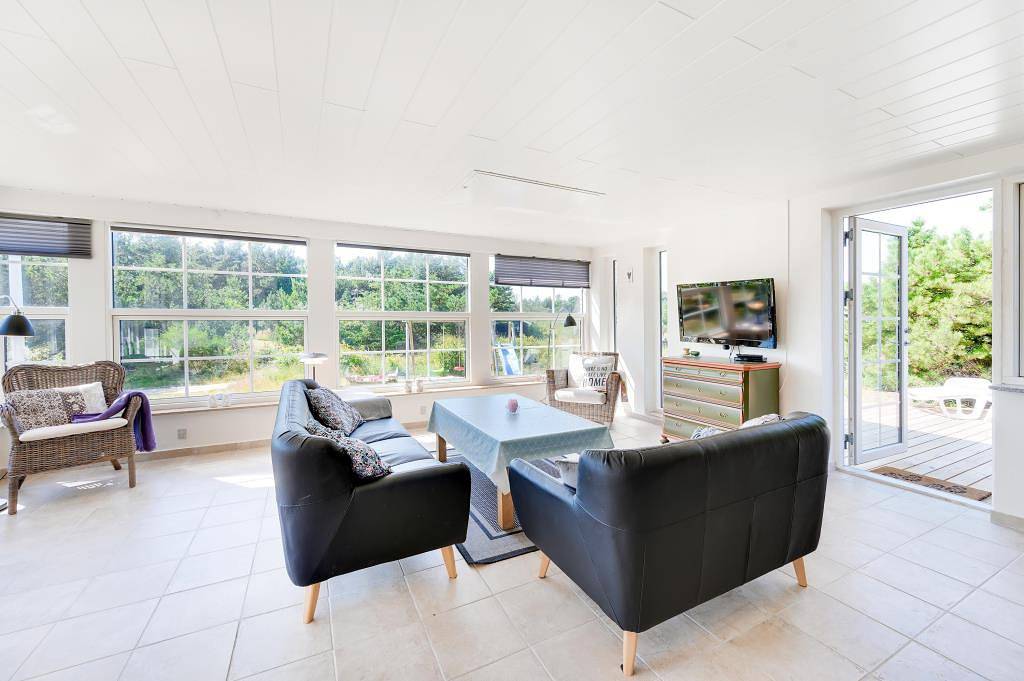 Gepflegtes Ferienhaus mit Sauna und Whirlpool in Vejers Strand in Vejers Strand, Varde