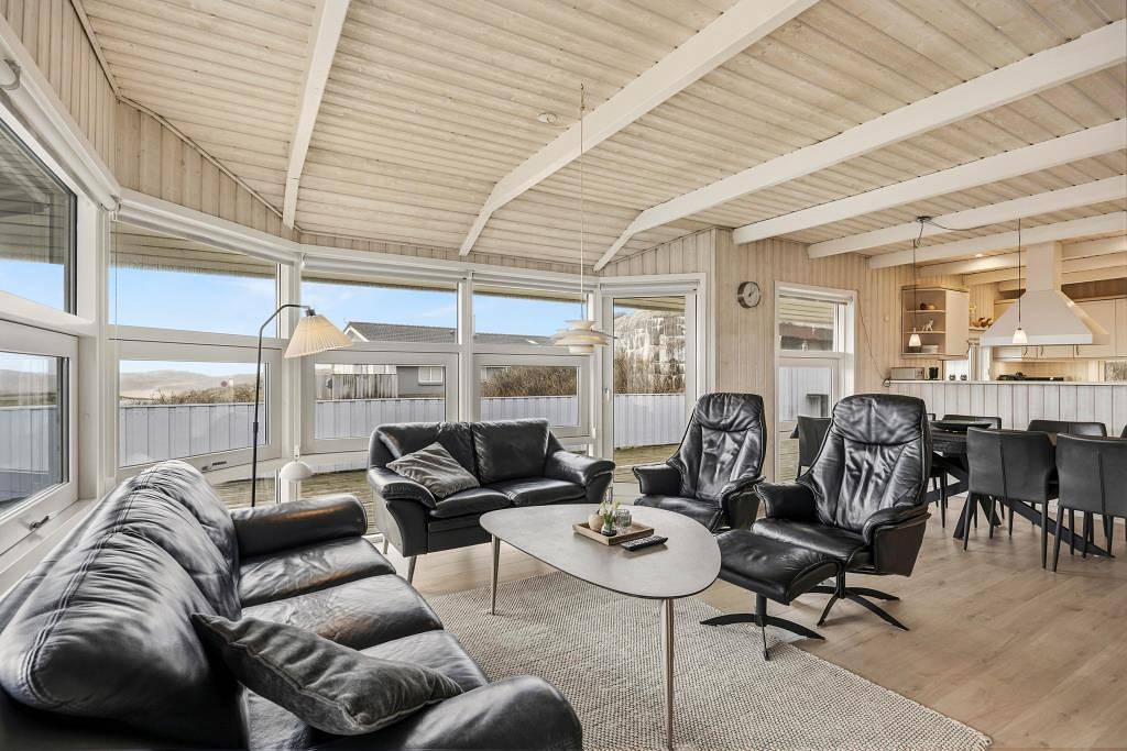 Strandnahes Ferienhaus mit Sauna und Whirlpool in Lakolk in Lakolk, Rømø