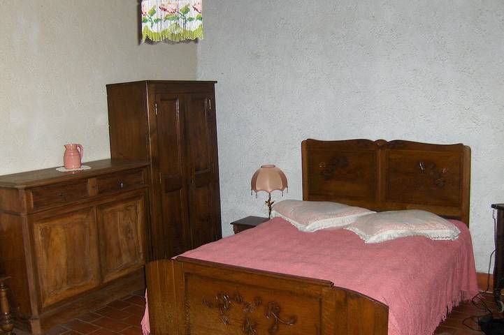 Location de vacances pour 8 personnes, avec terrasse ainsi que jardin et piscine, animaux acceptés à Le Pin - 3