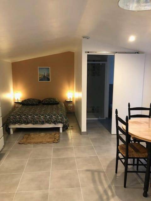 Studio quartier calme in La Roche-sur-Yon, Vallée de la Loire