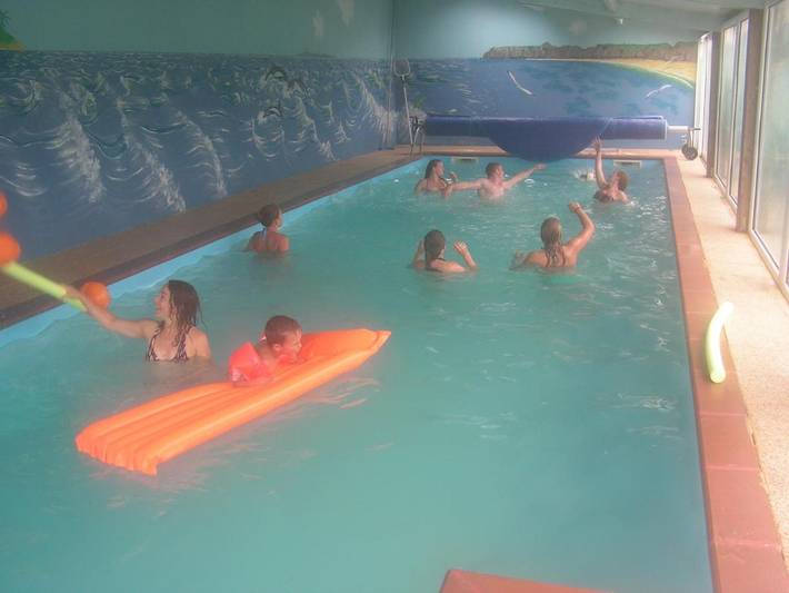 Camping pour 4 personnes, avec Jacuzzi et Terrasse ainsi que Jardin et Piscine