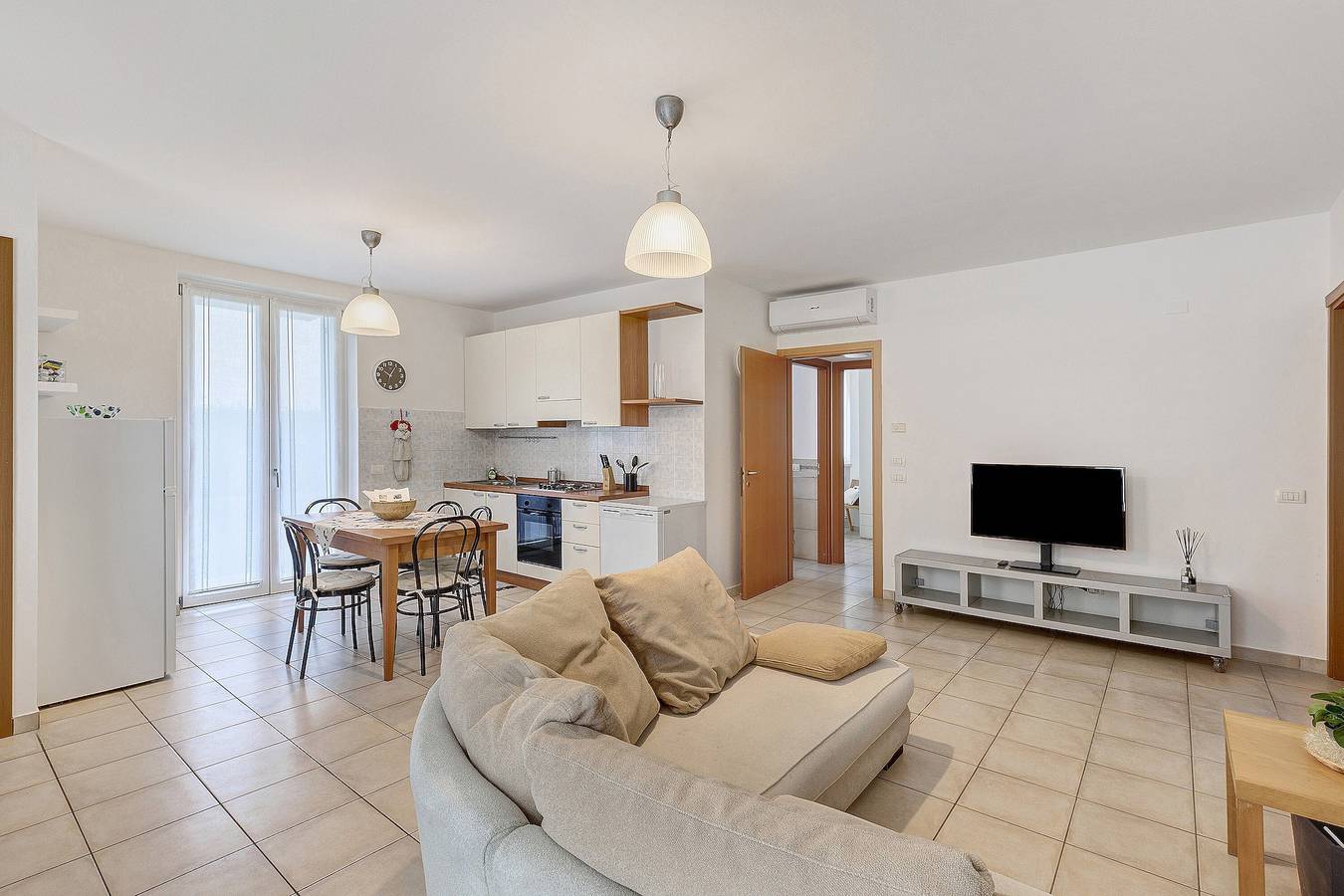 Entire apartment, Apartment 'Luna' with Shared Terrace, Wi-Fi and Air Conditioning in Villafranca di Verona, Verona Province