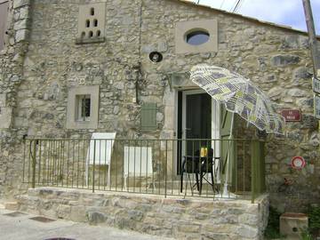 Gîte pour 2 personnes, avec terrasse, animaux acceptés à Lussan