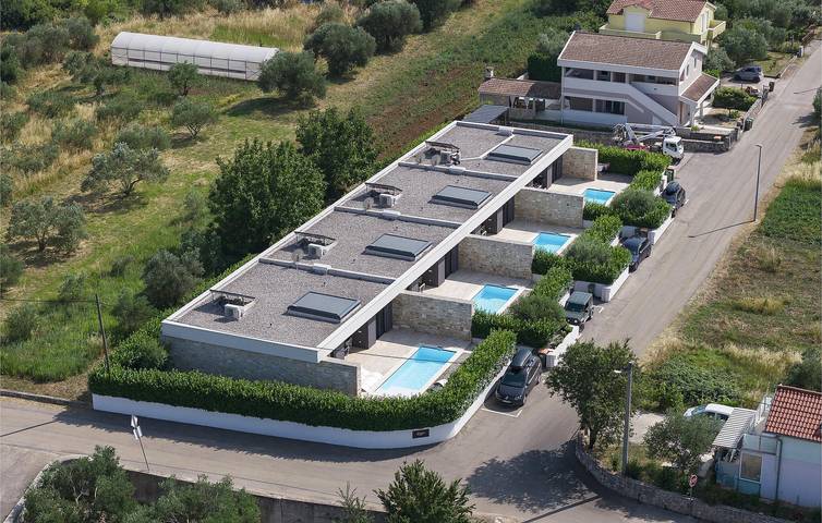 Gemütliche 2-Zimmer-Wohnung mit Pool, in Küstennähe und mit vielen Restaurants in Ugrinici, Kraj