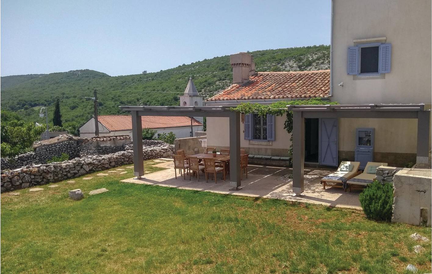 Gemütliche 1-Zimmer-Wohnung mit Garten, WLAN und Parkplatz in Küstennähe in Cres Stadt, Cres