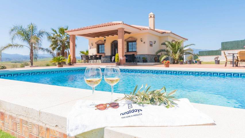 Finca für 6 Personen, mit Balkon/Terrasse und Pool in Coín