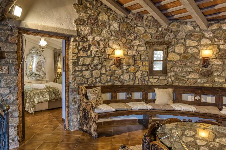 Ganze Wohnung, Finca "Masia Mimosa" mit Gemeinschaftspool, 5 gemeinsamen Terrassen und Wi-Fi in Darnius, Oberampurien