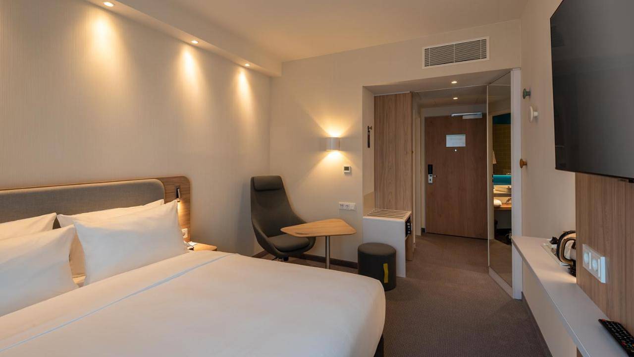 Standard Queen Room with Sofa Bed - Disability Accessible in München Schwabing, München