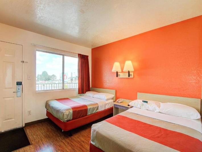 Apartamento entero, 2 camas tamaño queen | Mini refrigerador in Denver, Colorado