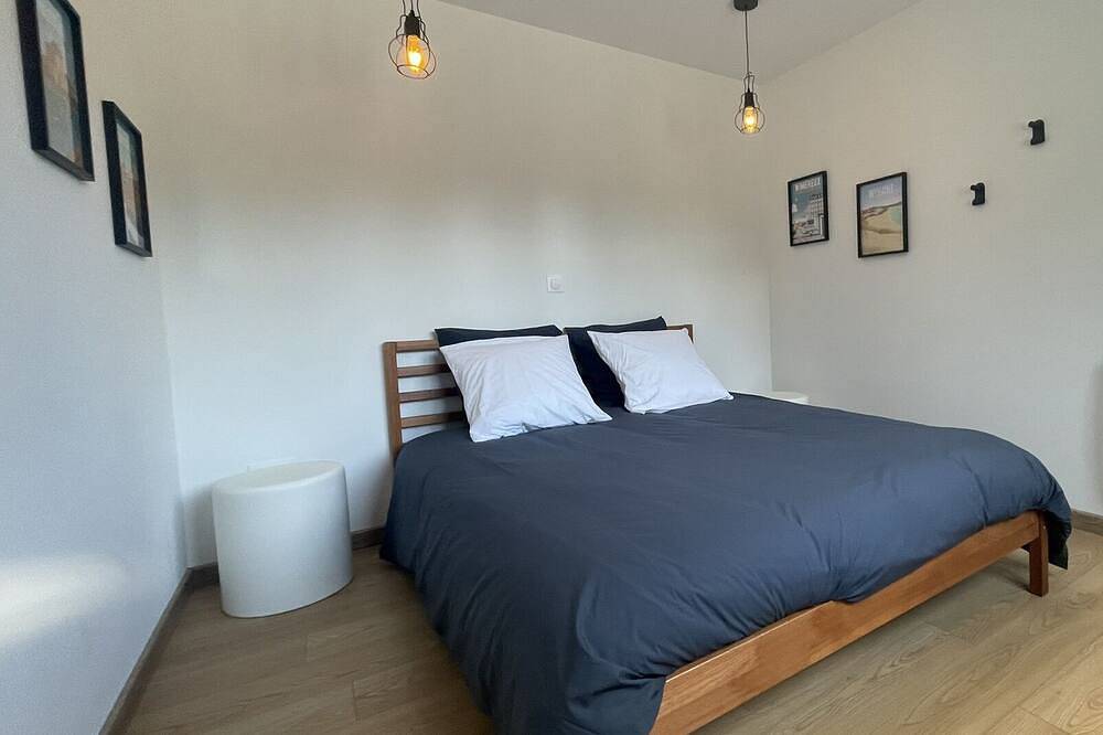Industrial-style B&B in Peuplingues in Peuplingues, Calais region