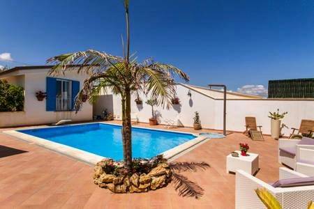 Villa für 15 Personen, mit Garten und Ausblick sowie Pool - 1