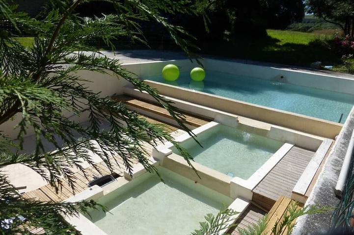 Location de vacances pour 6 personnes, avec jardin ainsi que piscine et terrasse, animaux acceptés à Dinéault