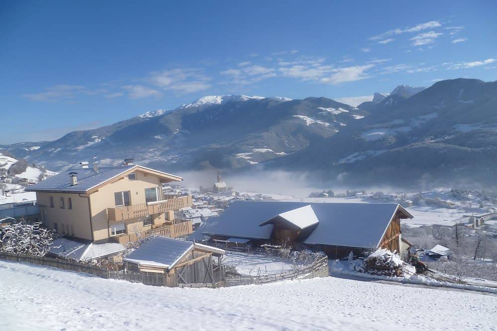 Ganze Wohnung, Neue, komfortable Ferienwohnung für 2 Personen in Dorfnähe mit schönem Ausblick in Feldthurns, Dolomiti Superski