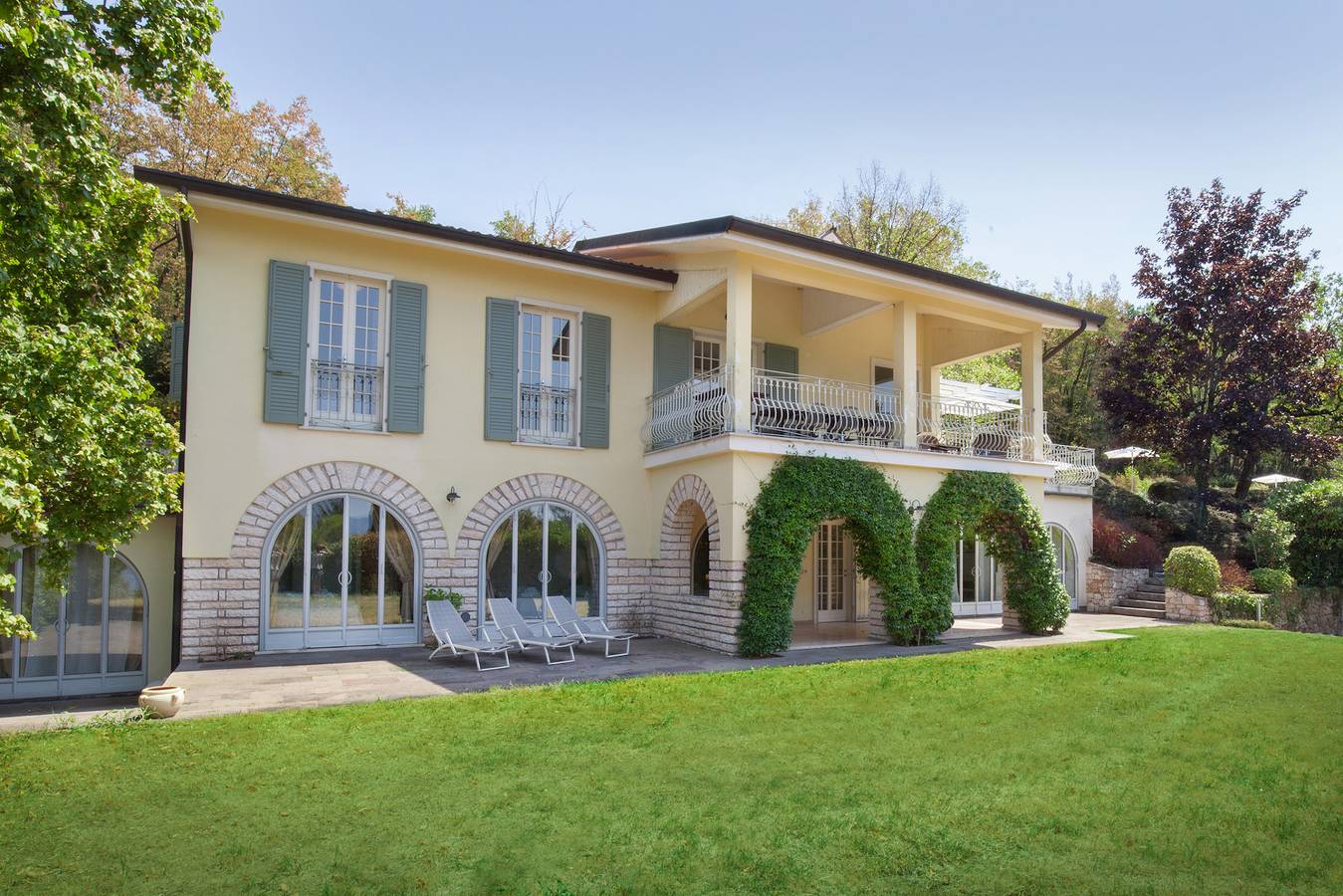 Villa Ilaria with private pool and lake view in Torri del Benaco, Prealpi Gardesane