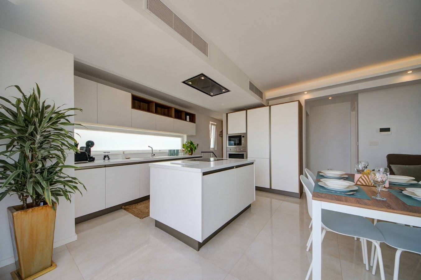 Appartement entier, Penthouse de luxe avec piscine privée et vue sur la mer, pour 6 personnes in Swieqi, Île de Malte