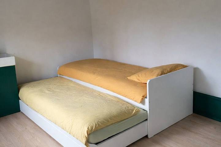 Spacious modernised farmhouse with pool in peaceful setting perfect for families in Villefranque, Région de Bayonne