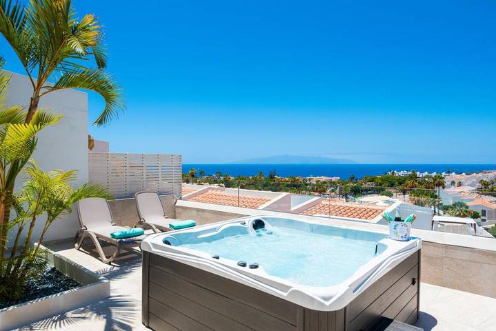 Hôtel pour 4 personnes, avec vue ainsi que piscine et terrasse