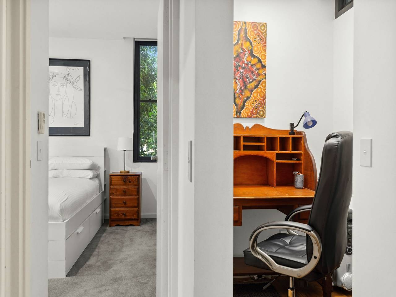 Entire apartment, Spacious 2-Bed Retreat with Bbq & Courtyard in Sydney, New South Wales