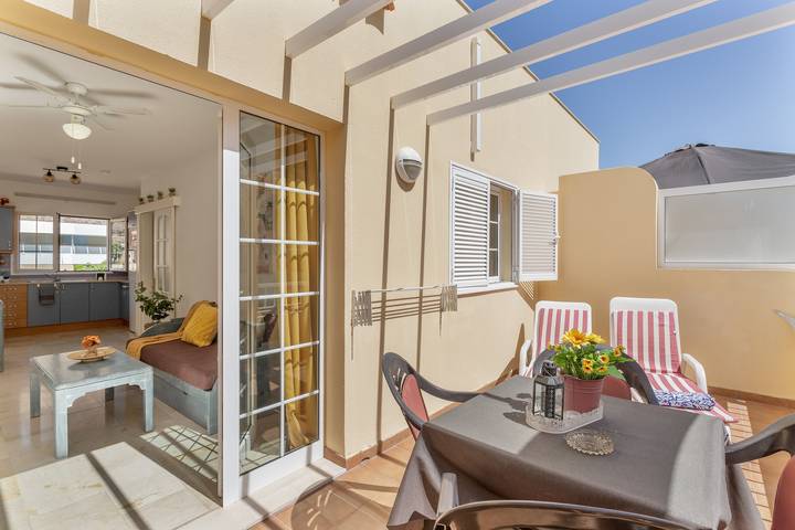 Apartamento entero, Vacaciones 'Los Mangueros Beach 6 - Mogán' con vistas a la montaña, Wi-Fi y aire acondicionado in Puerto de Mogan, Mogán