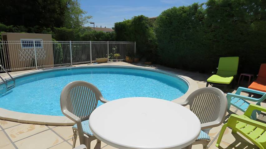 Gîte pour 4 personnes, avec Terrasse ainsi que Jardin et Piscine