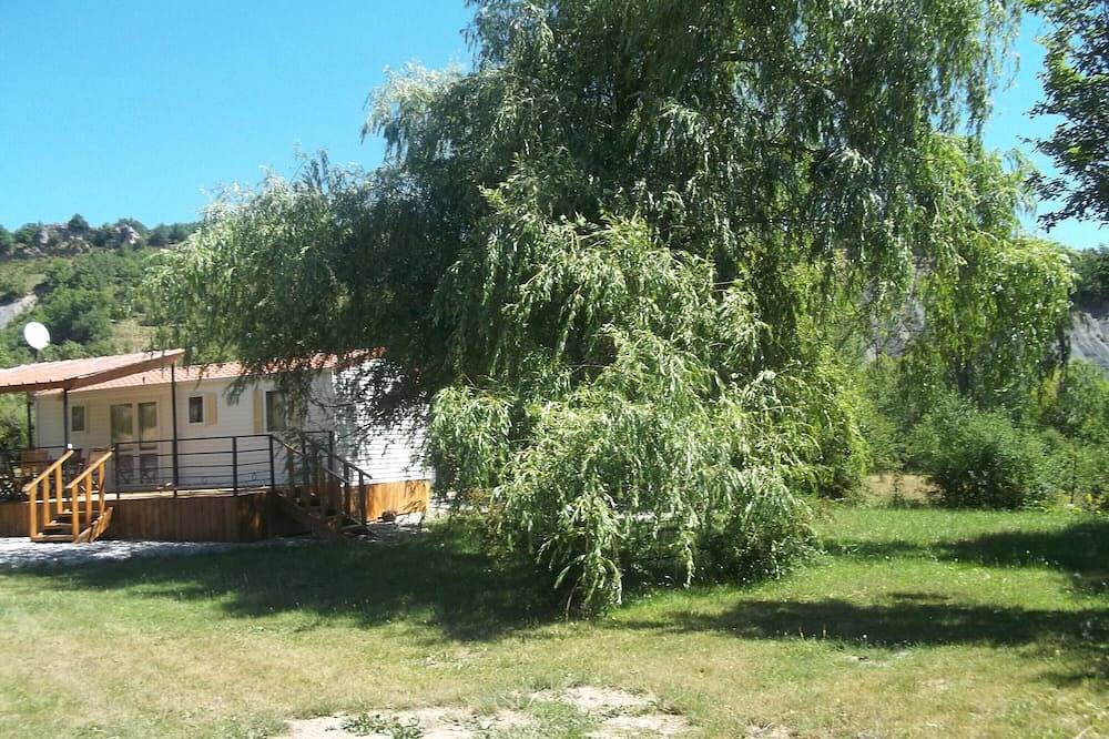 Bungalow con vistas a la montaña, terraza privada y jardín privado in Blieux, Parc naturel régional du Verdon