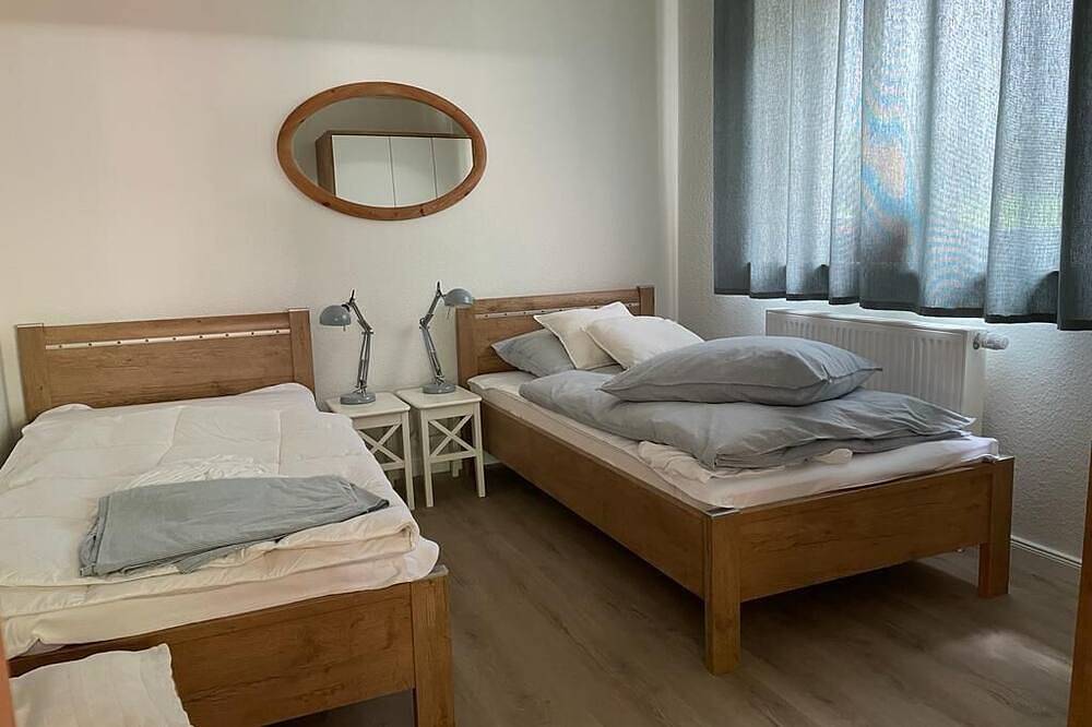 Ganze Wohnung, Freundliche, neu eingerichtete Ferienwohnung  mit guter Verkehrsanbindung! in Hatten, Naturpark Wildeshauser Geest