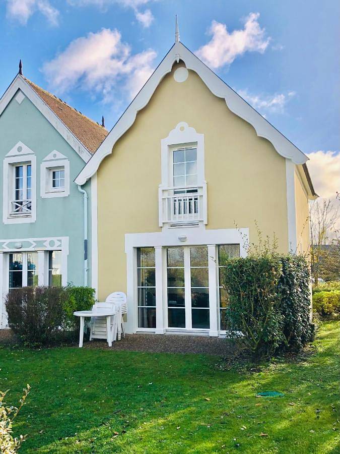 Location de vacances pour 6 personnes, avec Terrasse ainsi que Jardin et Vue dans Golf De Belle Dune
