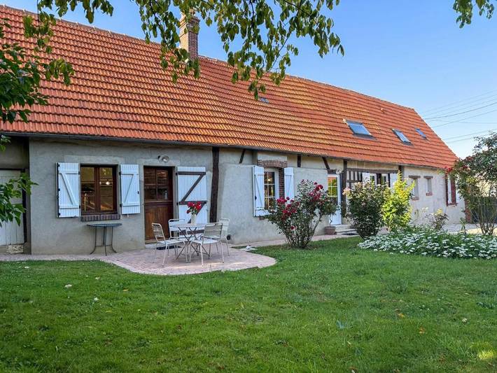 Location de vacances pour 7 personnes, avec terrasse et jardin dans Ollé