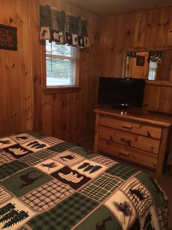 Vacation rental for 5 people, with yard in Adirondack Mountains