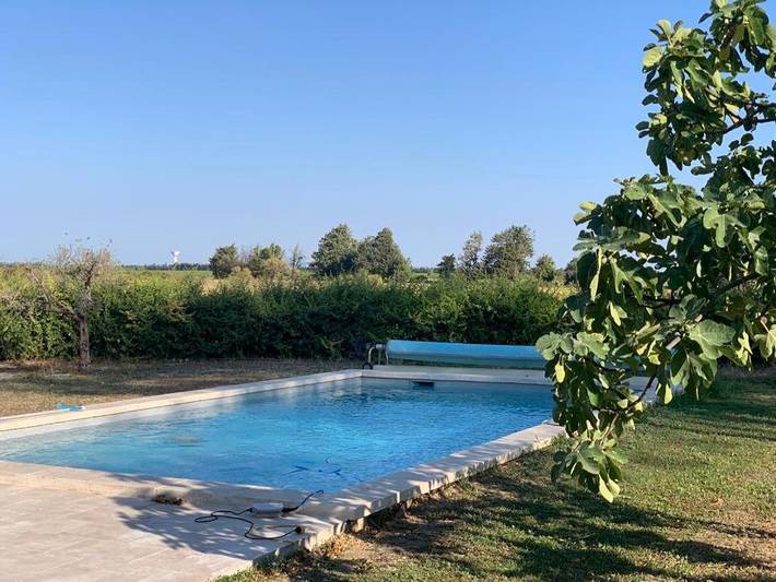 Location de vacances pour 12 personnes, avec Terrasse et Jardin ainsi que Piscine et Vue à Redessan