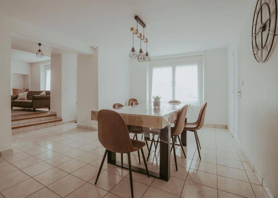 Four-Bedroom House in Nogent-sur-Seine, Aube