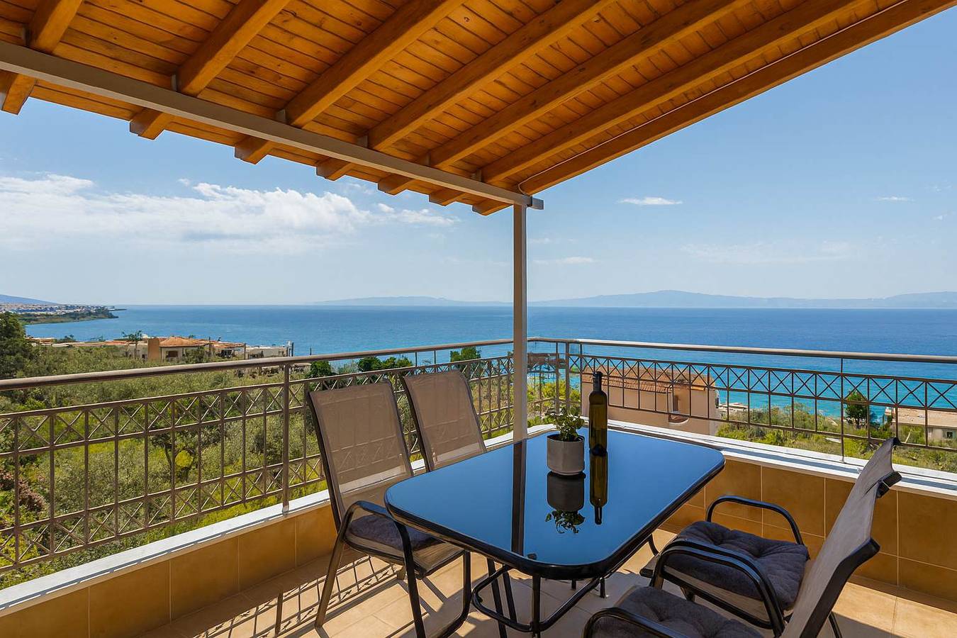 Ganze Wohnung, Ferienwohnung für 7 Personen mit Balkon/Terrasse in Vergas-Strand, Kalamata