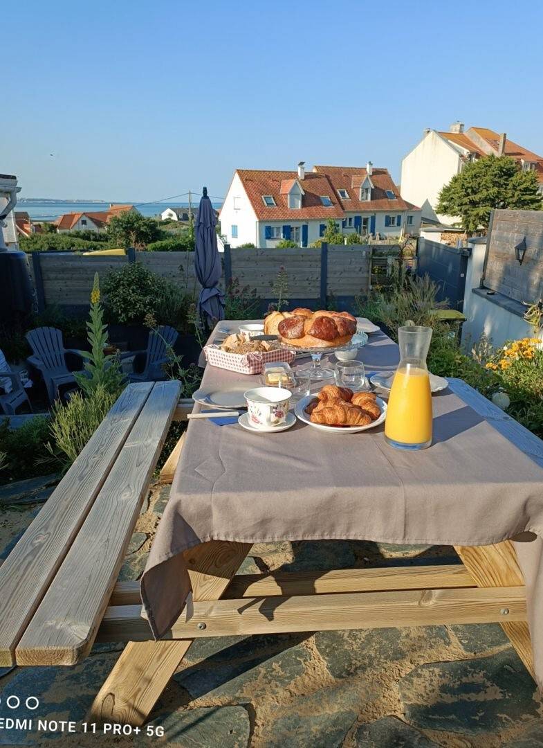 Chambre d’hôtes « La Coccinelle Des Cap - Taupe Zen » avec vue mer, terrasse privée et Wi-Fi in Ambleteuse, Région de Boulogne-sur-Mer
