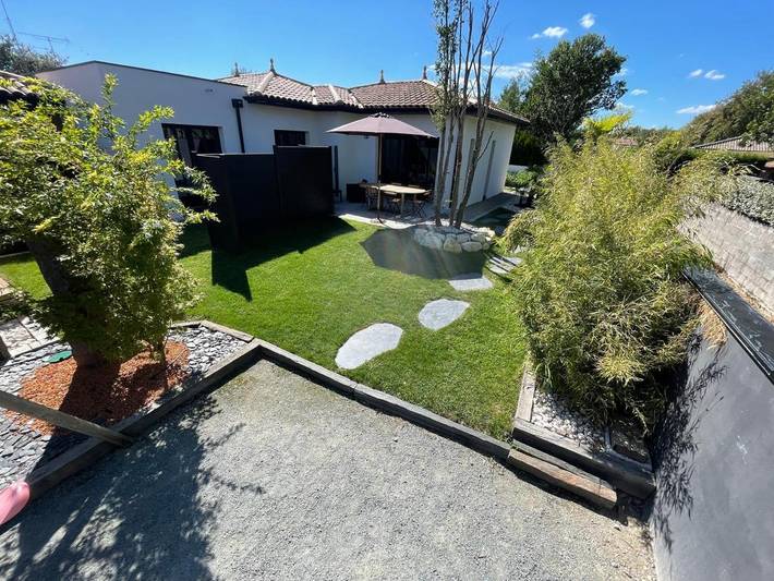 Location de vacances pour 8 personnes, avec Jacuzzi ainsi que Terrasse et Jardin à Martignas-sur-Jalle