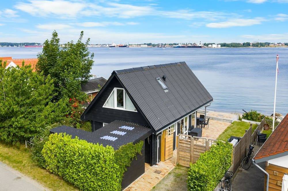 \"Yngvy\" - 10m from the sea in Strib, Kleiner Belt