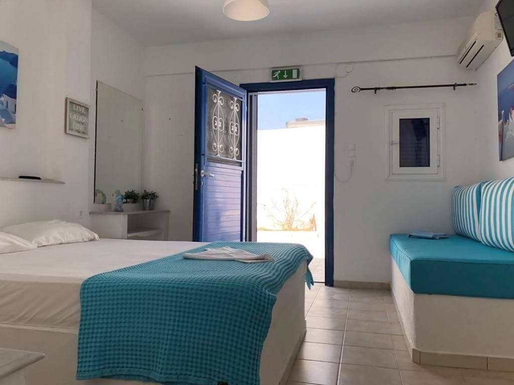 Double Room with Private Bathroom in Ramos, Sérifos