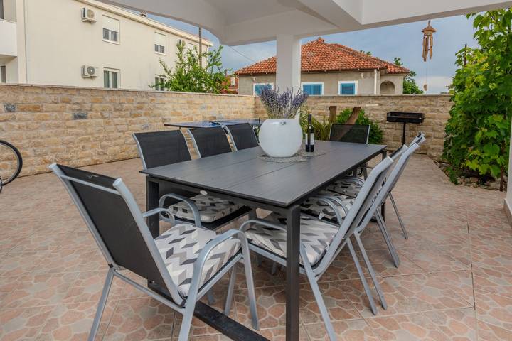Dom dla 8 osób, z balkon/ taras w Petrcane