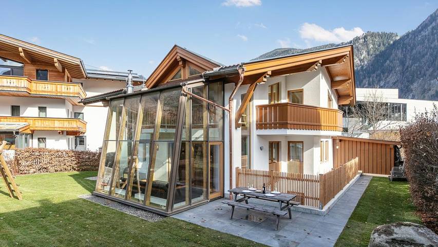 Chalet for 16 people, with terrace and garden in Mayrhofen