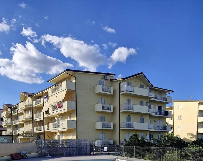 Ferienwohnung für 4 Personen, mit Balkon und Pool sowie Ausblick in Marina di Caulonia