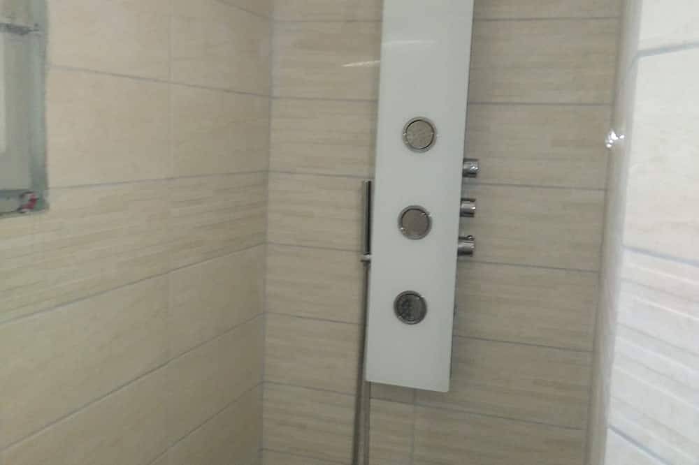 Agréable Maisonnette Située Dans une Belle Propriété in Vedène, Vaucluse