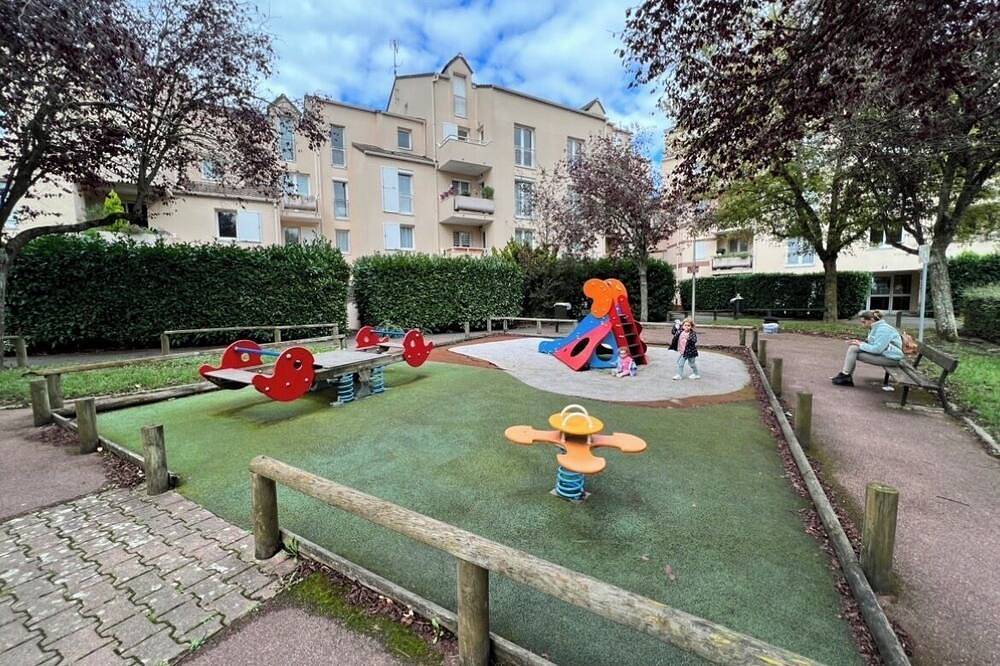 Entire apartment, Les Ulis beautiful fully equipped 2-room apartment in Les Ulis, Essonne