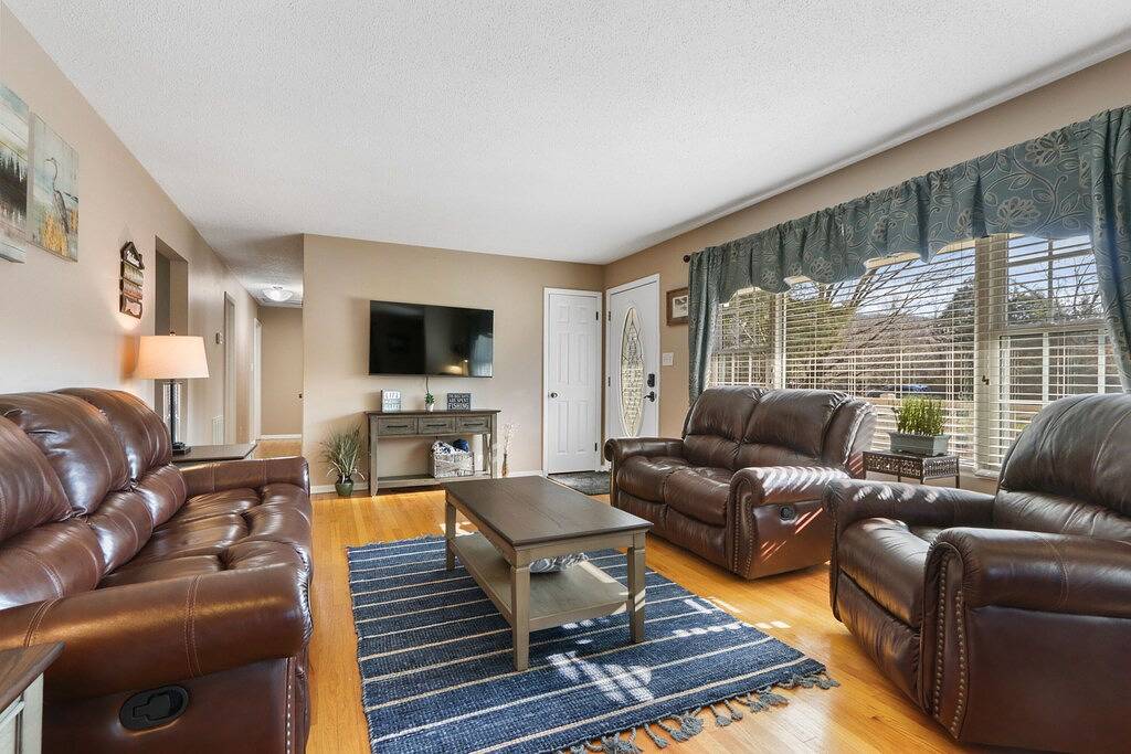 On Lake w/Dock/Spa Near Ut/Windrock/Golf/ Shopping -Pontoon boat avail. to rent. in Knox County (TN)