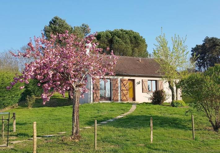 Location de vacances pour 6 personnes, avec Terrasse ainsi que Jardin et Vue à Seigy