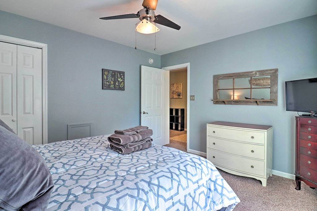 Creekside Brevard Home < 1 Mi to Downtown! in Brevard, Transylvania County