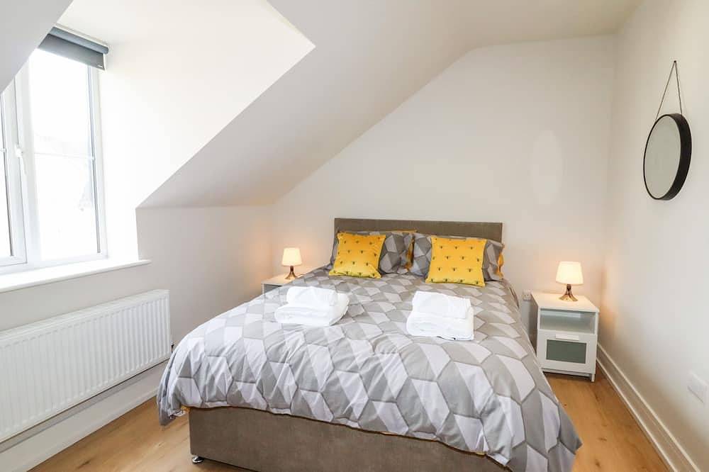 Cheshire View, pet friendly, character holiday cottage in Buxton in Derbyshire