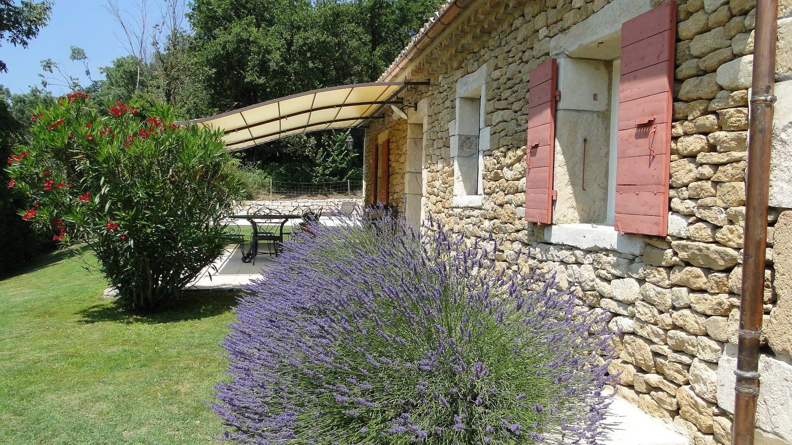 Le Mazet Provençal avec sa piscine  in Colonzelle, Région de nyons